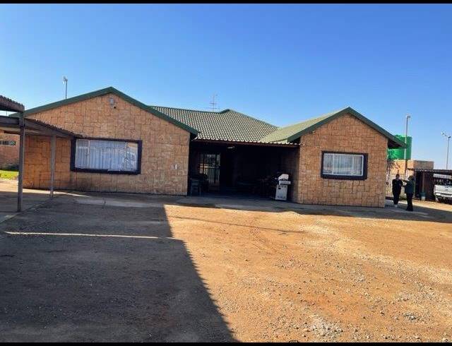 4 BEDROOM HOUSE FOR SALE IN RANDFONTEIN SOUTH